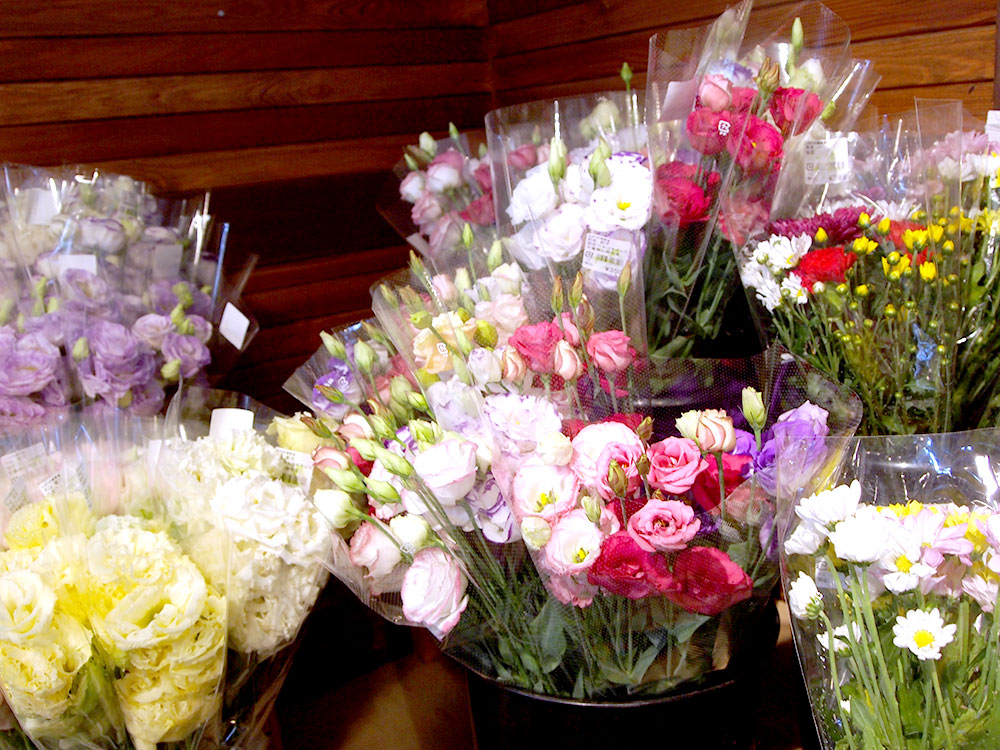 入荷情報 7月9日 生花コーナーにはトルコキキョウの花束がお手頃価格でたくさん並んでいますよ 道の駅 みのりの郷東金 千葉県東金市