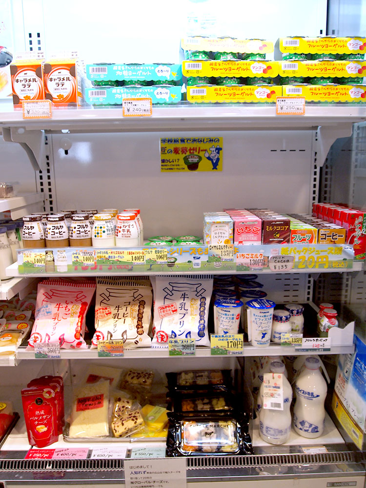 入荷情報]9月8日 新生酪農さんの乳製品シリーズに「キャラメルラテ」が登場していました。 | 道の駅 みのりの郷東金 千葉県東金市