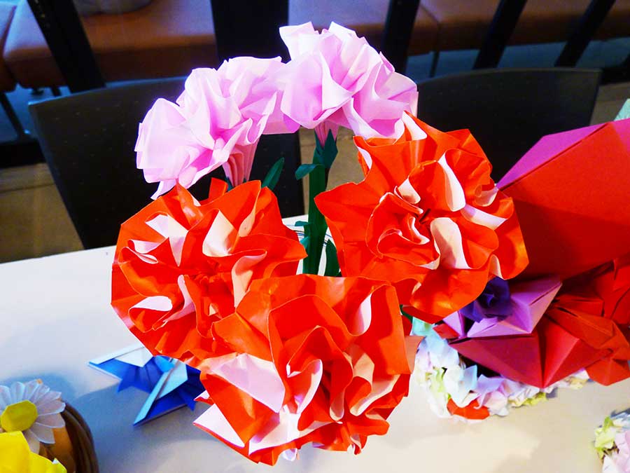 19gw 折り紙で素敵なお花を作りましょう 母の日折り紙教室 19 05 05 道の駅 みのりの郷東金 千葉県東金市